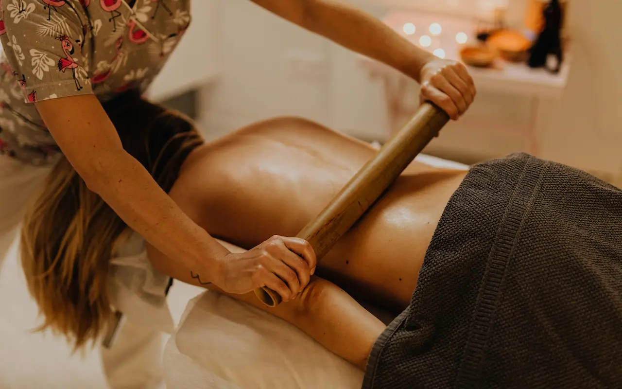 Sessão de Modeladora com Bambu – Ana Paula Massoterapeuta